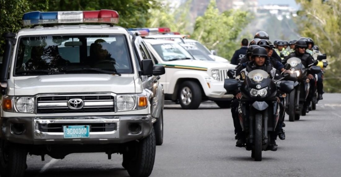 Policía captura a hombre acusado de distribuir pornografía infantil