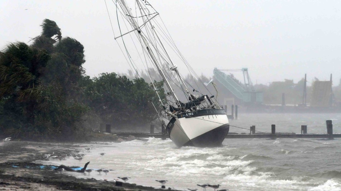 Dorian deja a Bahamas sumergida en catástrofe y ahora débil se enfila a EEUU
