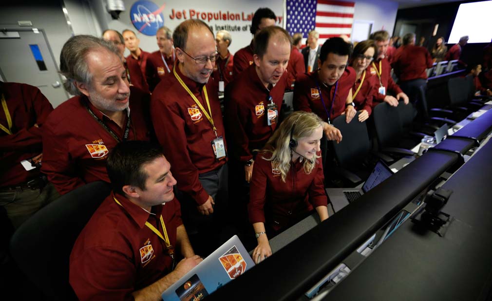 InSight robotic lander touches down on Mars