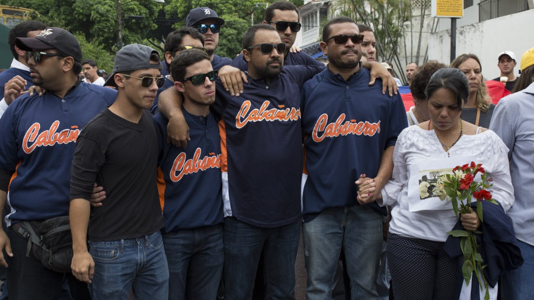110517-Marcha-Miguel-Castillo-Andrea-Hernandez-2-1100x618