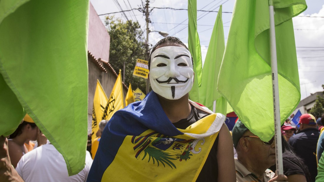 Varios manifestantes llevaban la máscara de los integrantes de la organización Anonymous  