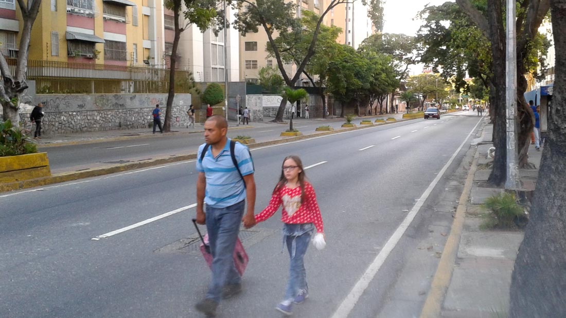 211217 Protestas, Misión Vivienda La Urbina FOTO Harold Escalona