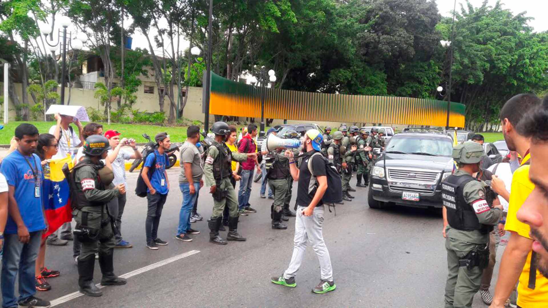 Estudiantes carabobeños exigieron salida de Maduro