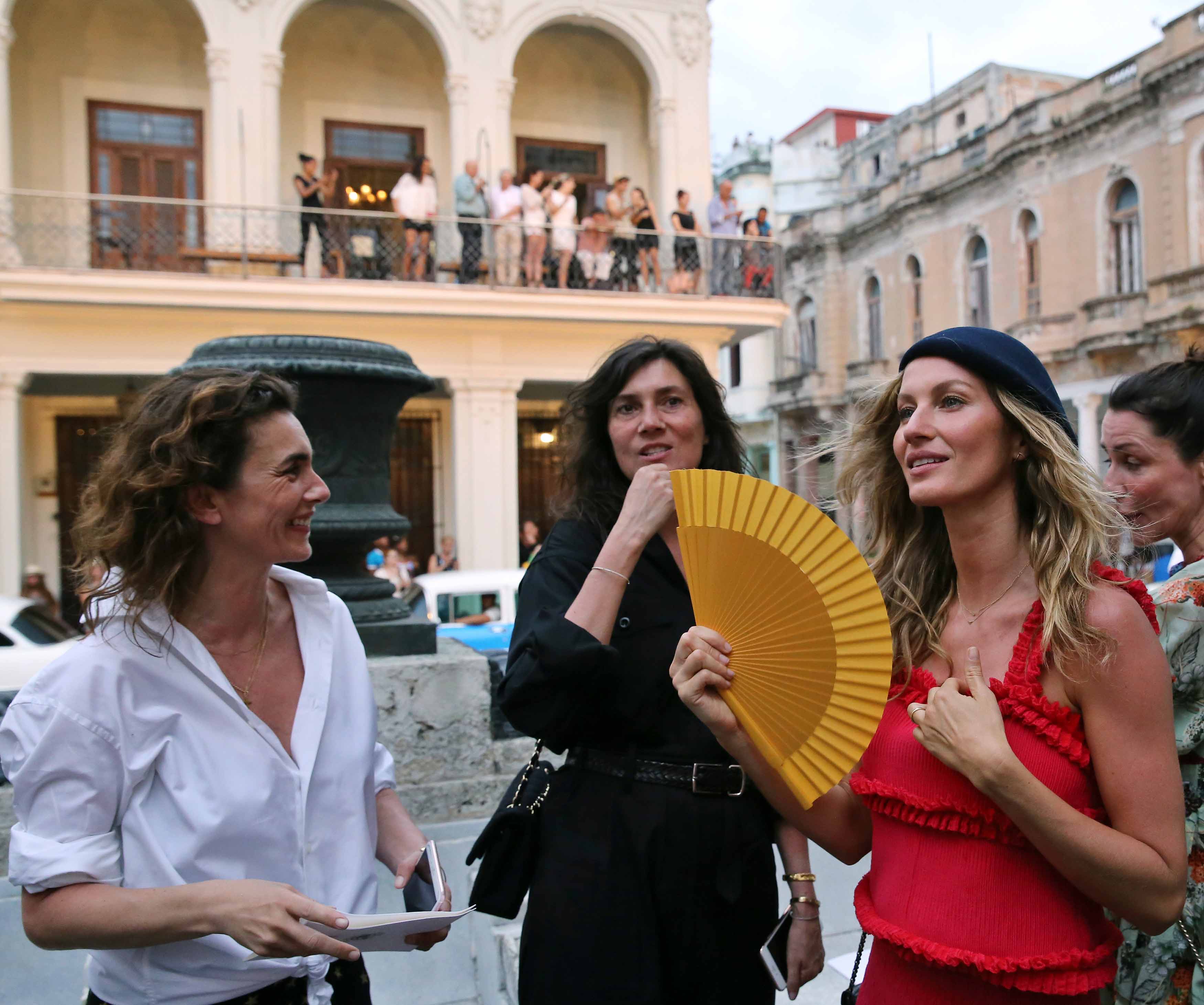 Desfile de Chanel reúne en La Habana a una inusual presencia de celebridades