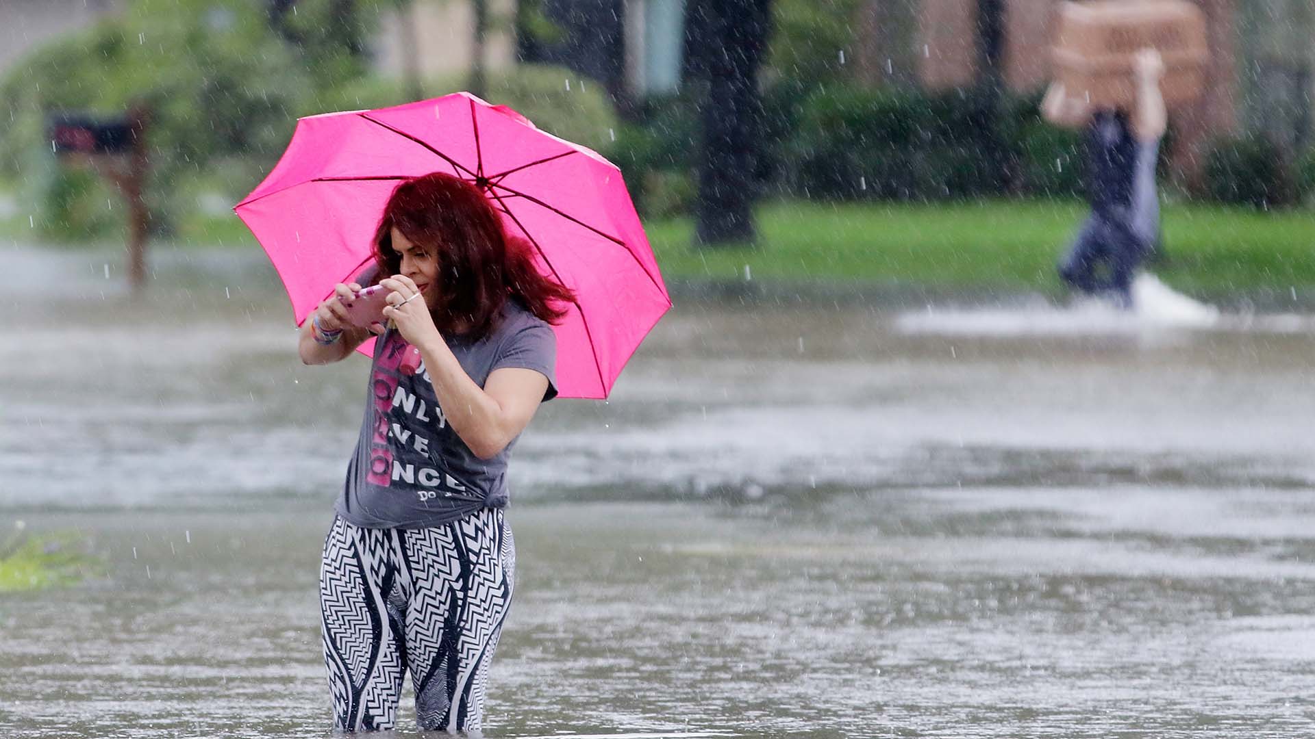 Grandes inundaciones golpean la ciudad de Houston tras el huracán Harvey
