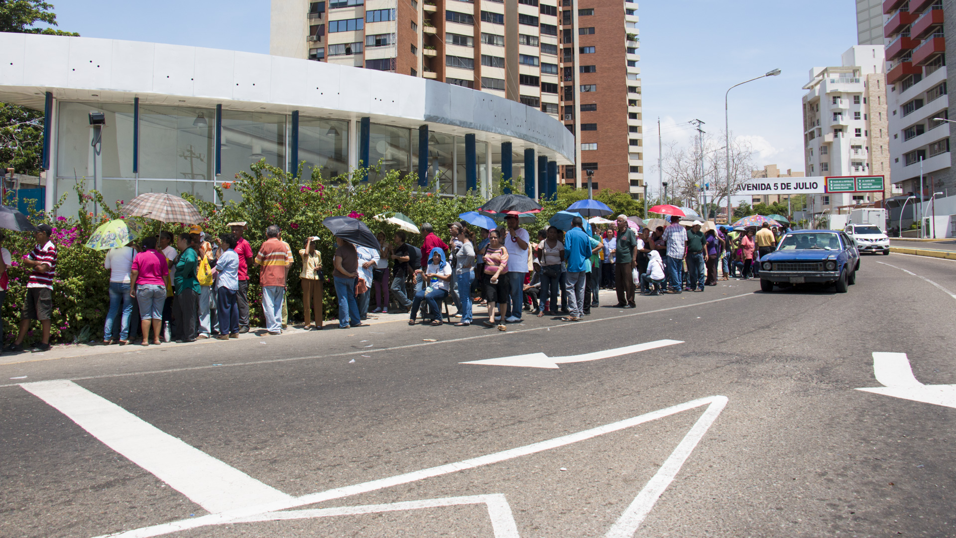 Cola en Maracaibo_02_05082016_DCB