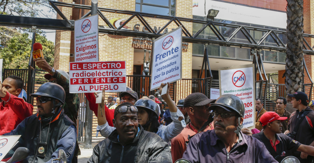 Colectivos, amenaza contra lo que se mueva contra el gobierno