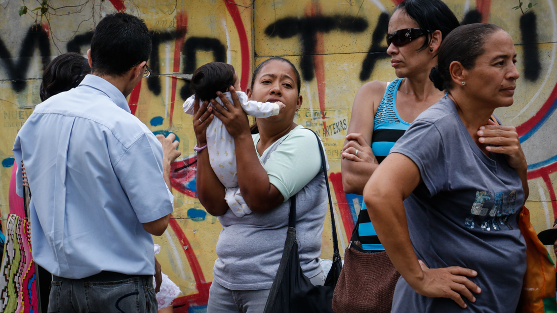 EE-Cola-bicentenario-plaza-venezuela-09.05.18-DanielH-12