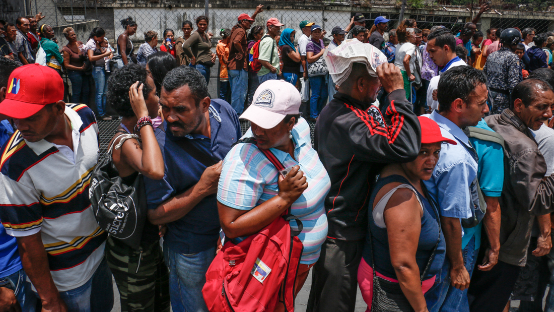EE-Cola-bicentenario-plaza-venezuela-09.05.18-DanielH-7
