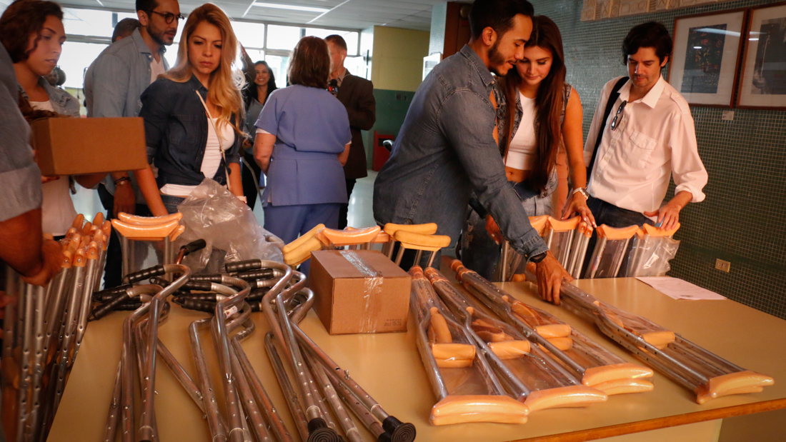 EE-DONATIVOS-MULETAS-BASTONES-SAN-JUAN-DE-DIOS-26.06.19-DANIELH-2