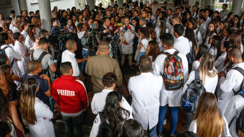 EE-PROTESTA-ESTUDIANTES-MEDICINA-UCV-DANIELH-1