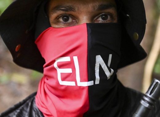 ELN GRUPOS ARMADOS | HRW: Guerrilla y paramilitares imponen ley en la frontera