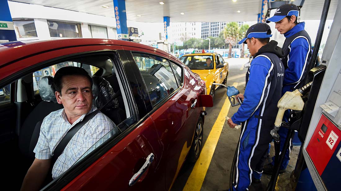 ECUADOR-ECONOMY-IMF-OIL