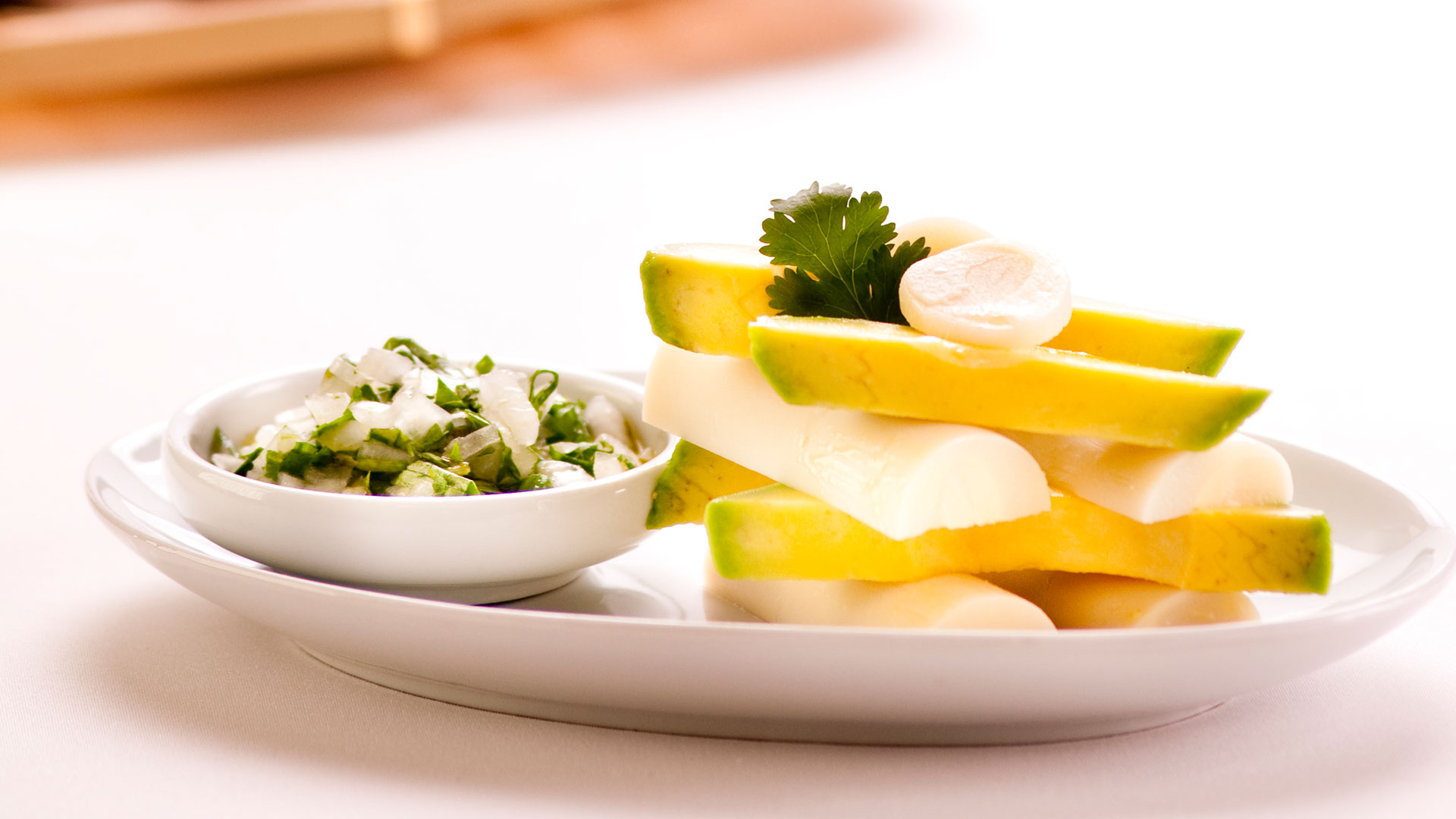 ensalada de aguacate con palmitos