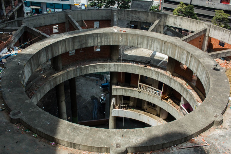 En la torre ya quedan muy pocas personas dentro de las habitaciones. 
