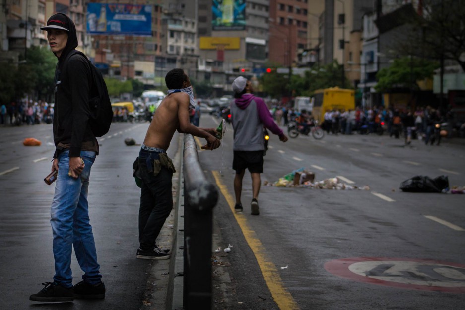 guarimba / protesta - Chacao 12F | Fabiola Ferrero
