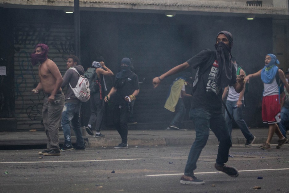 guarimba / protesta - Chacao 12F | Fabiola Ferrero