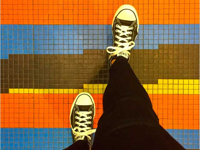 Adiós a la U de la felicidad: la juventud sufre crisis de bienestar