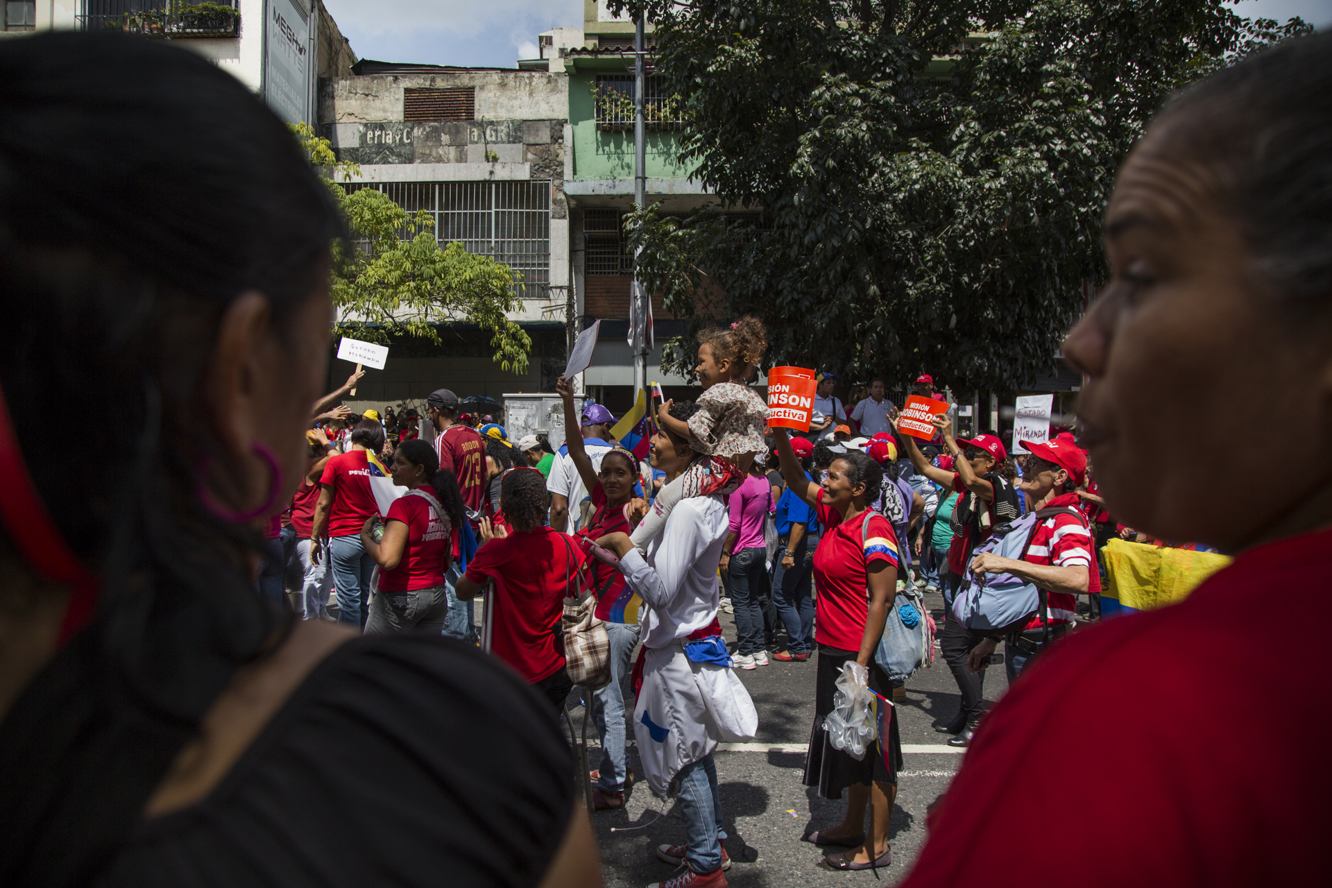 Marcha del oficialismo durante paro
