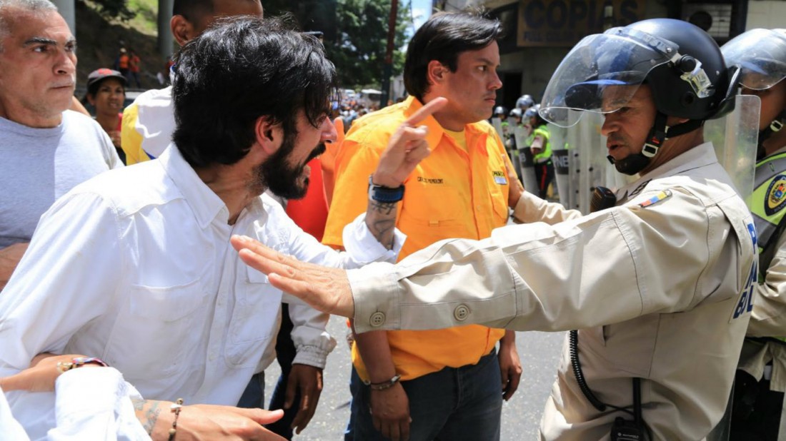 Miguel Pizarro protesta