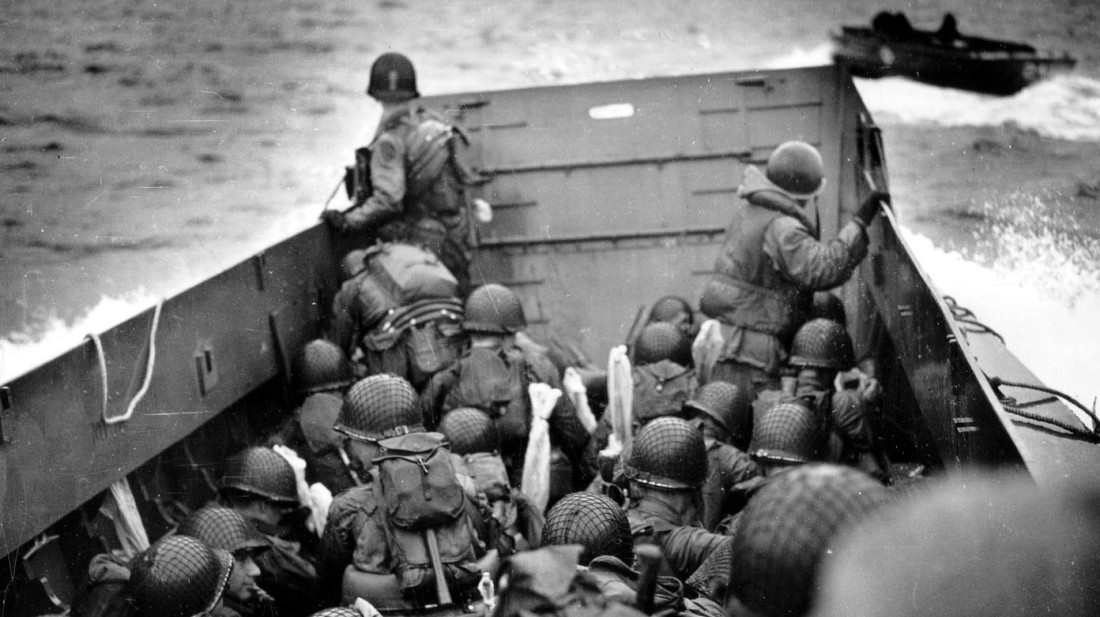 Omaha_Beach_Landing_Craft_Approaches54