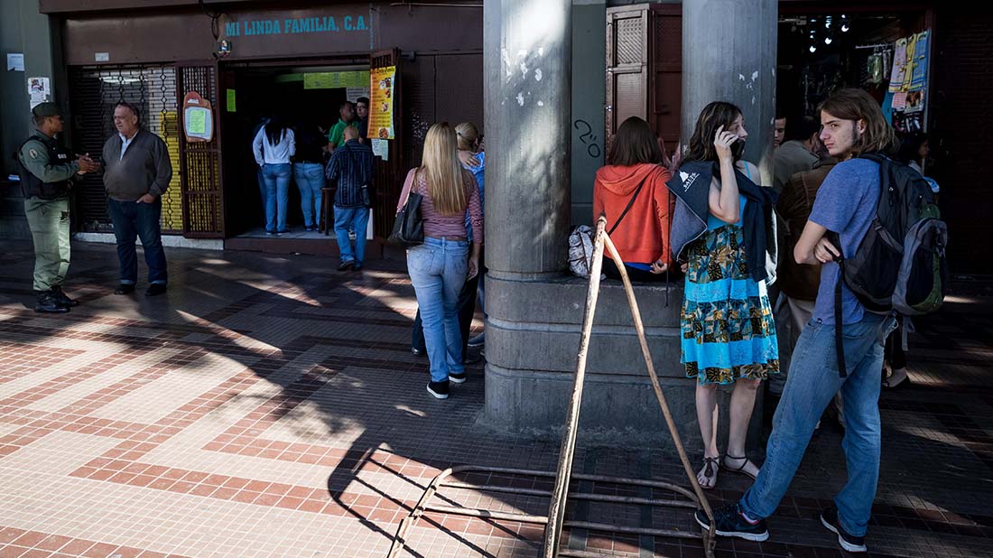 "Presos políticos" venezolanos excarcelados se presentan ante los tribunales