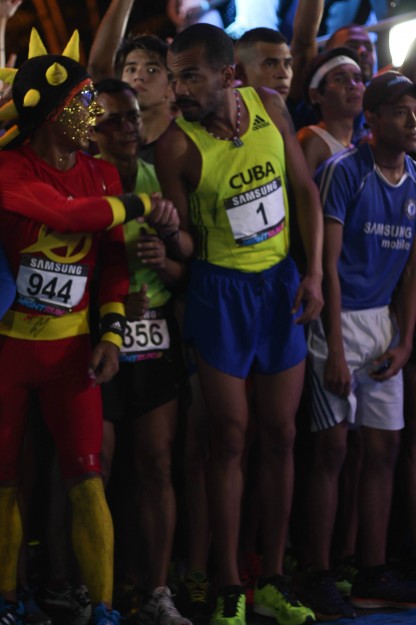 El célebre Flash y el ganador de la carrera estrechaban manos antes del pitazo 