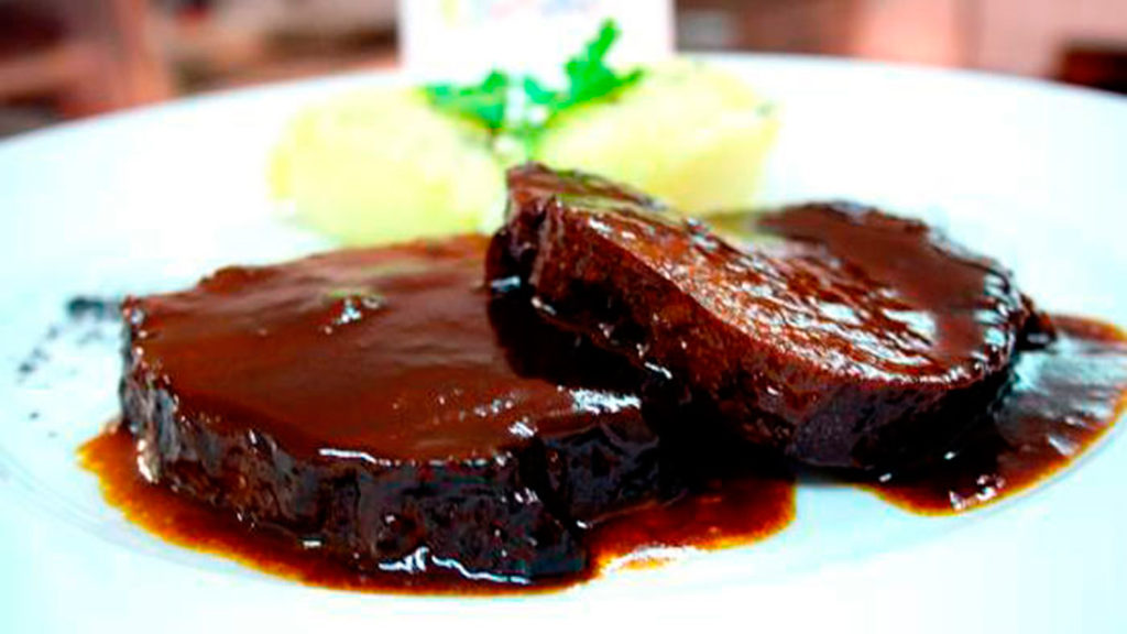 Asado negro, la oscura dulzura del papelón