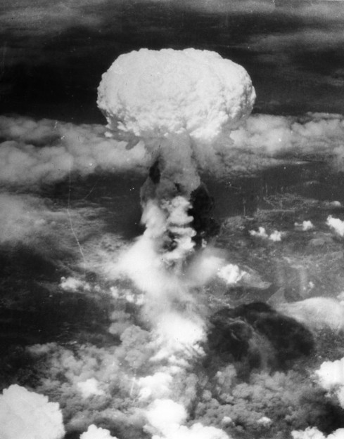 bomba-nagasaki-2208x2819