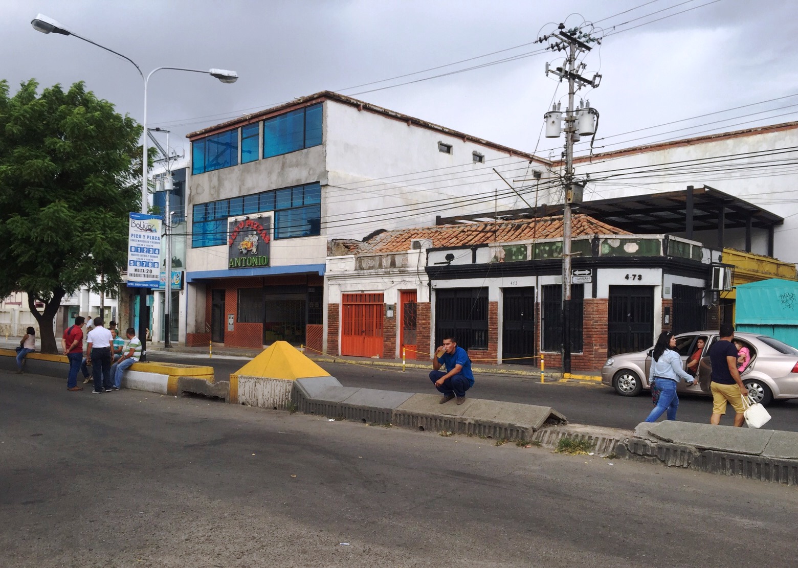 foto3 En la avenida Venezuela de San Antonio más del 50 por ciento de los comercios están cerrados