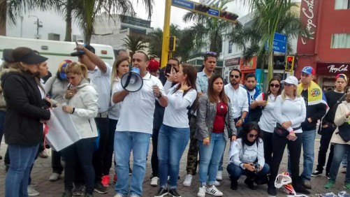 los venezolanos luchan en Perú