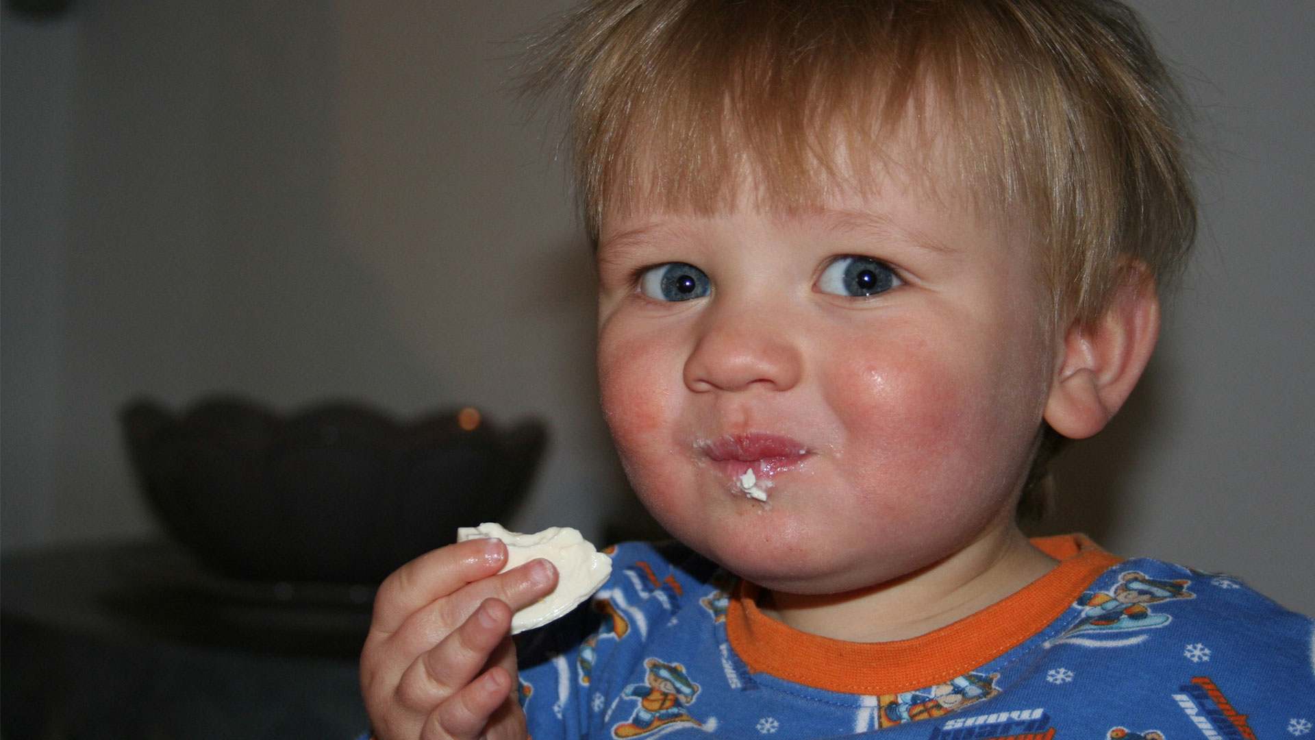 niño_comiendo