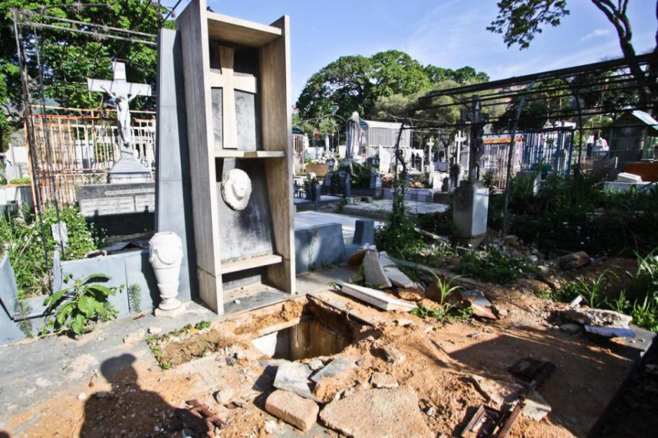 profanada-tumba-de-romulo-gallegos-sementerio-del-sur-3