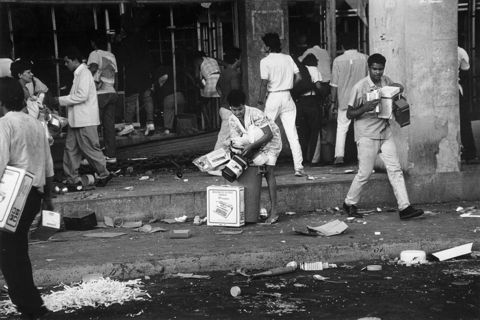 saqueos_centro_de_carcas_esquina_de_pinero_270219891361898511