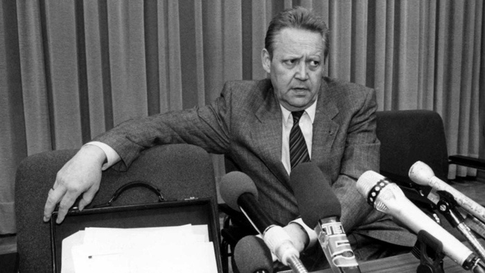 Gunter Schabowski. Su error durante una rueda de prensa precipitó la caída del Muro de Berlín