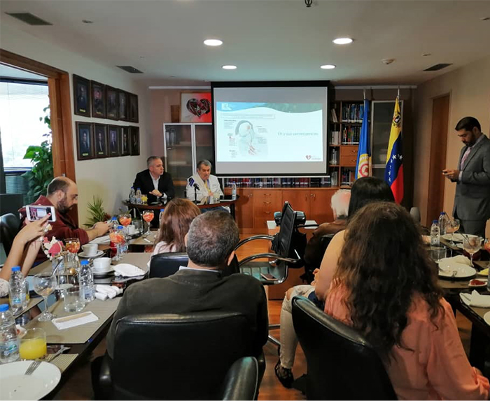cardiólogos hablando de trombosis