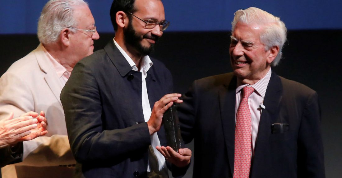 Rodrigo Blanco Calderón y Mario Vargas Llosa. Foto: Archivo