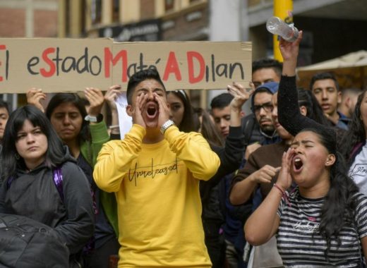 Miles de personas continúan manifestándose a diario en distintas partes de Colombia, a la vez que emprenden masivas protestas y jornadas de "cacerolazo"