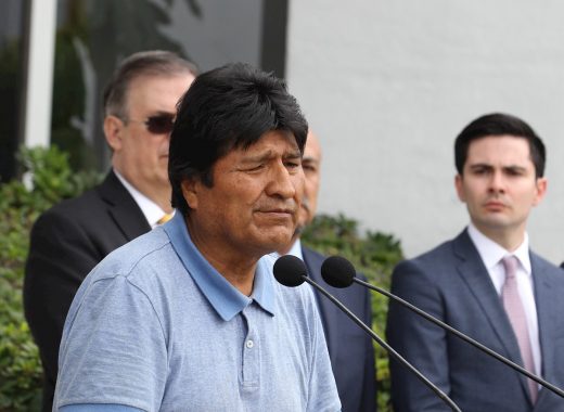 Evo Morales llega a México tras recibir asilo político
