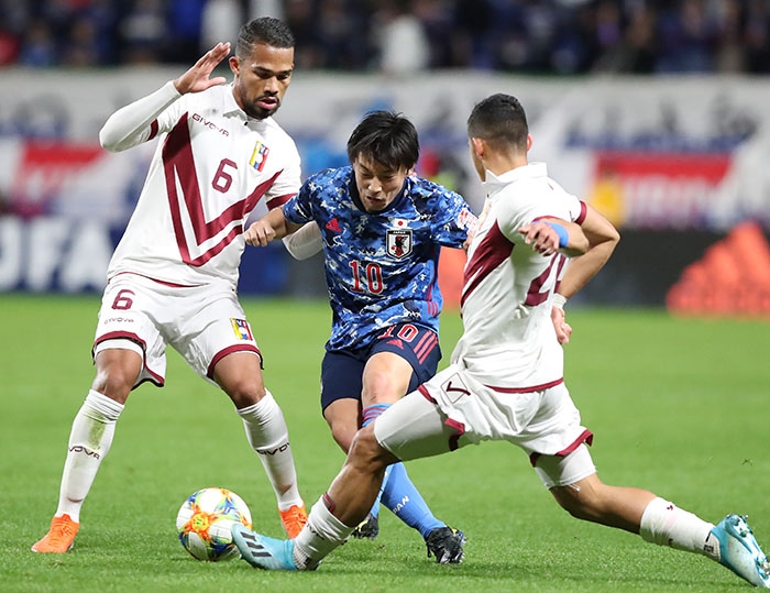 La Vinotinto siguió a lo suyo, con un recital de presión alta y ataques con veneno que les permitió ponerse 0-4 antes del descanso