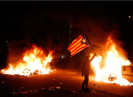 Barcelona estalla en protestas durante el Clásico en el Camp Nou