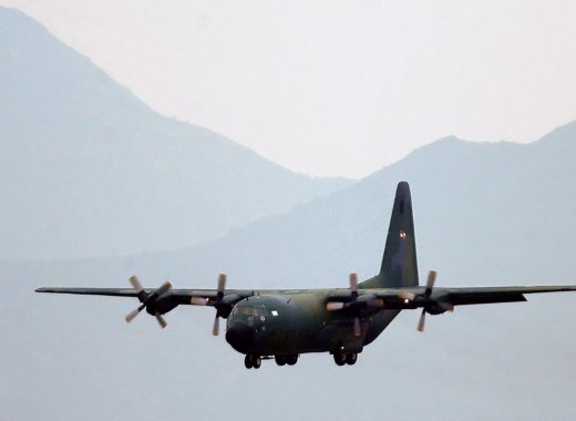 El Comando Sur de EEUU envió un avión de rescate a Punta Arenas (Chile) para ayudar en la búsqueda de una aeronave de la Fuerza Aérea de Chile (FACH) que desapareció este lunes cuando se dirigía a la Antártida con 38 personas a bordo.