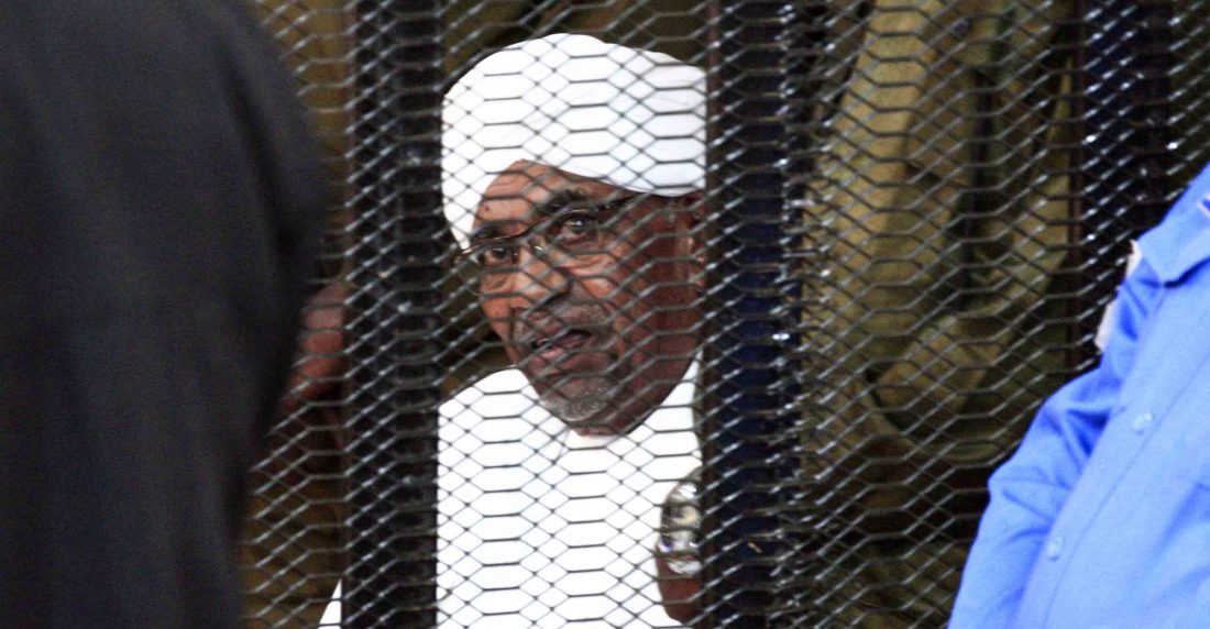 Al Bashir durante su juicio en Jartum