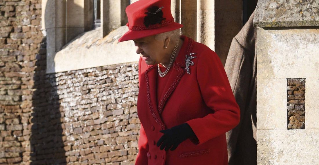 La reina Isabel II salió del servicio religioso y fue a su retiro de Sandrigham