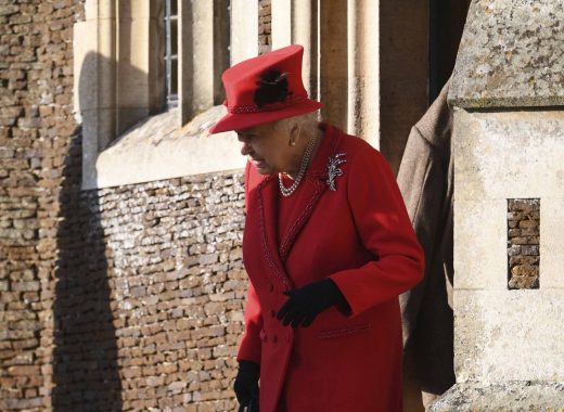 La reina Isabel II salió del servicio religioso y fue a su retiro de Sandrigham