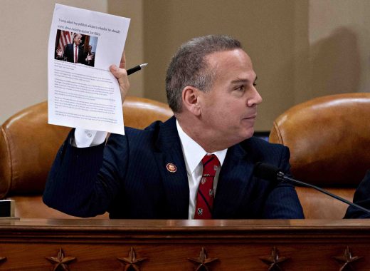 El representante demócrata David Ciciline fustiga al mandatario y a la bancada de los republicanos sobre un posible juicio político a Donald Trump