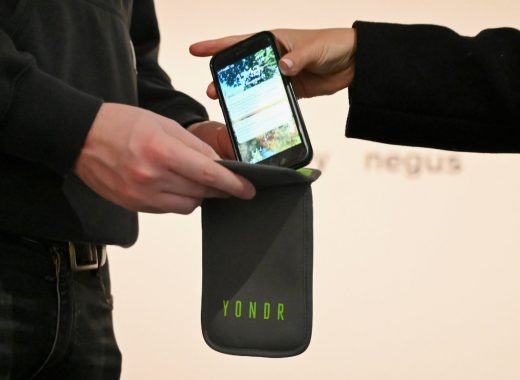 Yondr, la funda magnética que inhabilita tu smartphone