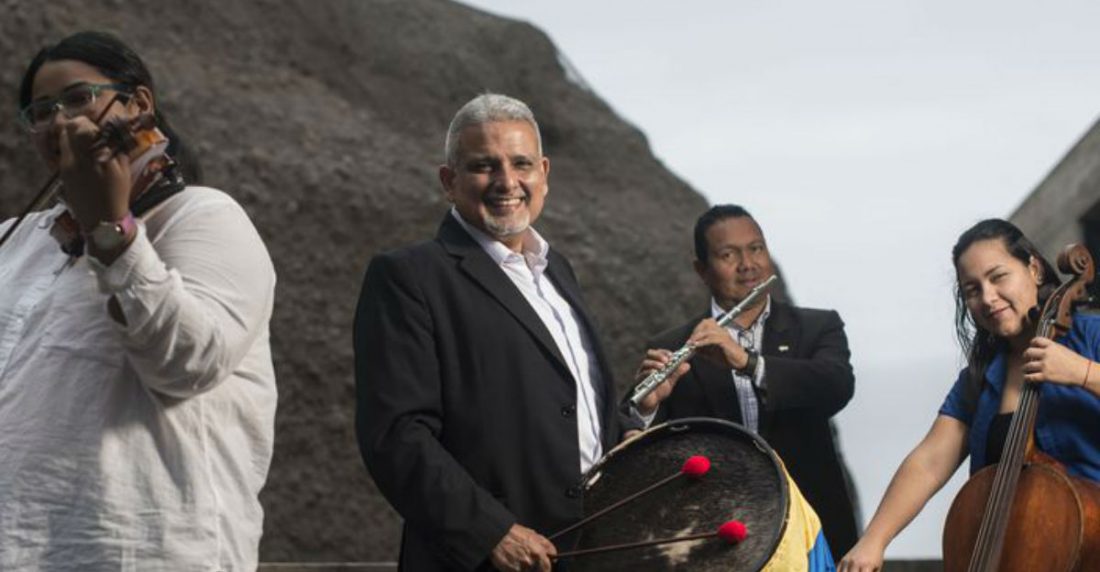 Son músicos, atienden mesas o taxean: conoce a la orquesta de migrantes venezolanos en el Perú.