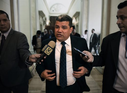 Luis Parra quedó solo tras ser utilizado por el chavismo