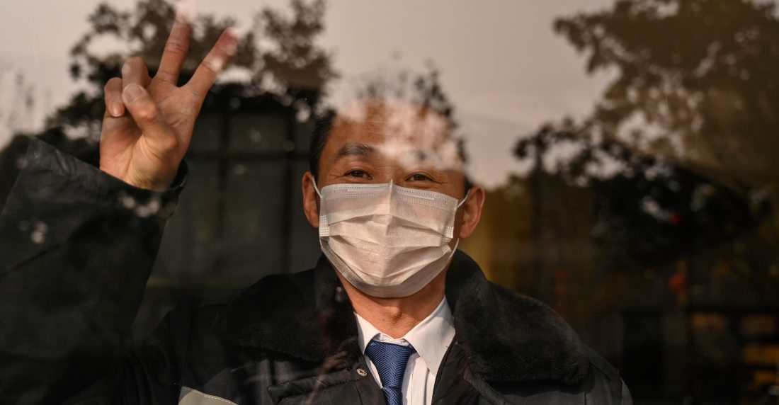 El Covid-19 sigue cobrando vidas en China. Wuhan empieza a volver a la normalidad, pero la epidemia global no afloja